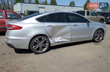 Седан Ford Fusion 2019 в 