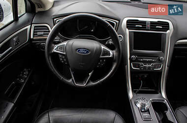 Седан Ford Fusion 2018 в 