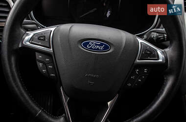 Седан Ford Fusion 2018 в 