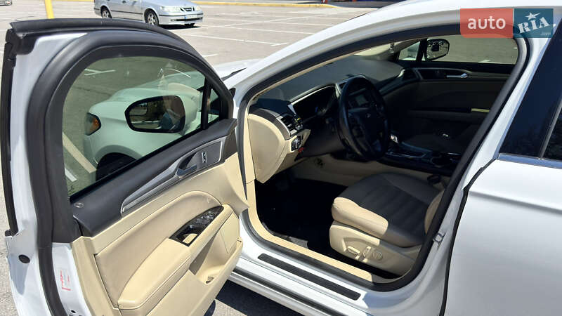 Седан Ford Fusion 2013 в Кам'янському