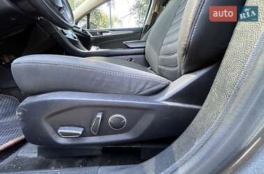 Седан Ford Fusion 2016 в 