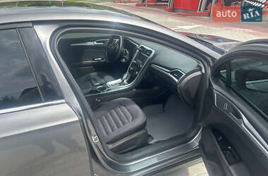 Седан Ford Fusion 2013 в 