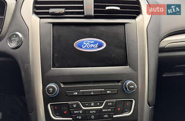 Седан Ford Fusion 2018 в 