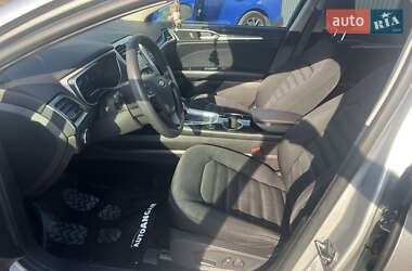 Седан Ford Fusion 2015 в 