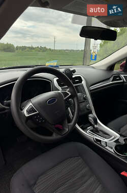 Седан Ford Fusion 2015 в 