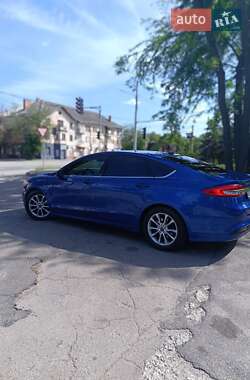 Седан Ford Fusion 2017 в 