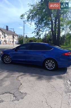 Седан Ford Fusion 2017 в 