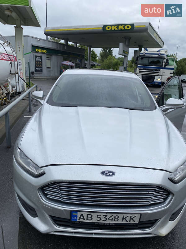 Седан Ford Fusion 2015 в 