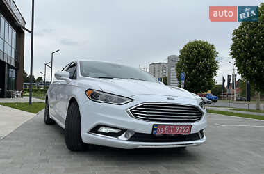 Седан Ford Fusion 2016 в 