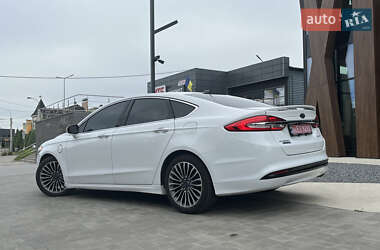 Седан Ford Fusion 2016 в 