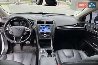 Седан Ford Fusion 2016 в 