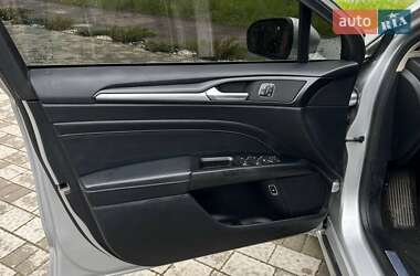 Седан Ford Fusion 2017 в 