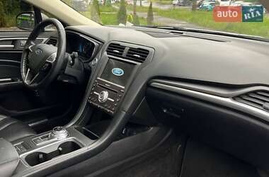 Седан Ford Fusion 2017 в 