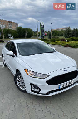 Седан Ford Fusion 2016 в 