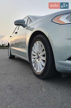 Седан Ford Fusion 2012 в 