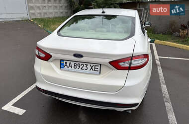 Седан Ford Fusion 2012 в 