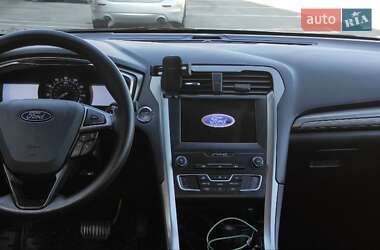 Седан Ford Fusion 2018 в 
