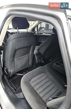 Седан Ford Fusion 2016 в 