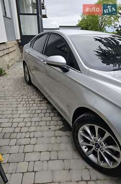 Седан Ford Fusion 2016 в 