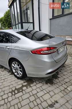 Седан Ford Fusion 2016 в 