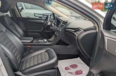 Седан Ford Fusion 2017 в 