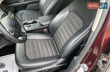 Седан Ford Fusion 2016 в 
