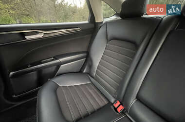 Седан Ford Fusion 2016 в 