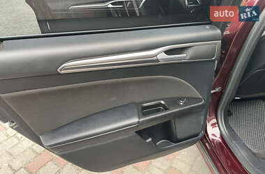 Седан Ford Fusion 2016 в 