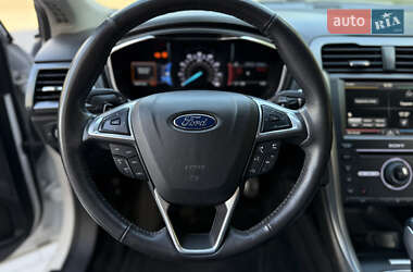 Седан Ford Fusion 2015 в 