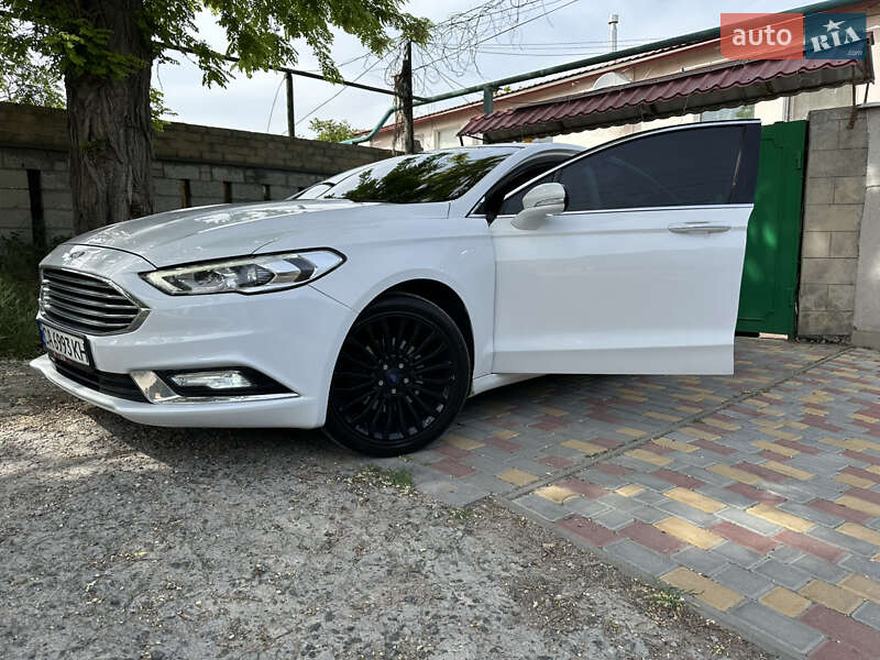 Седан Ford Fusion 2016 в 