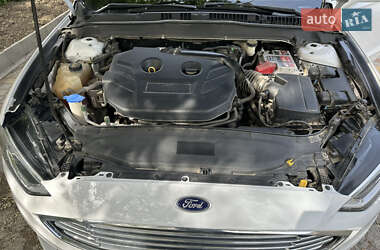 Седан Ford Fusion 2016 в 