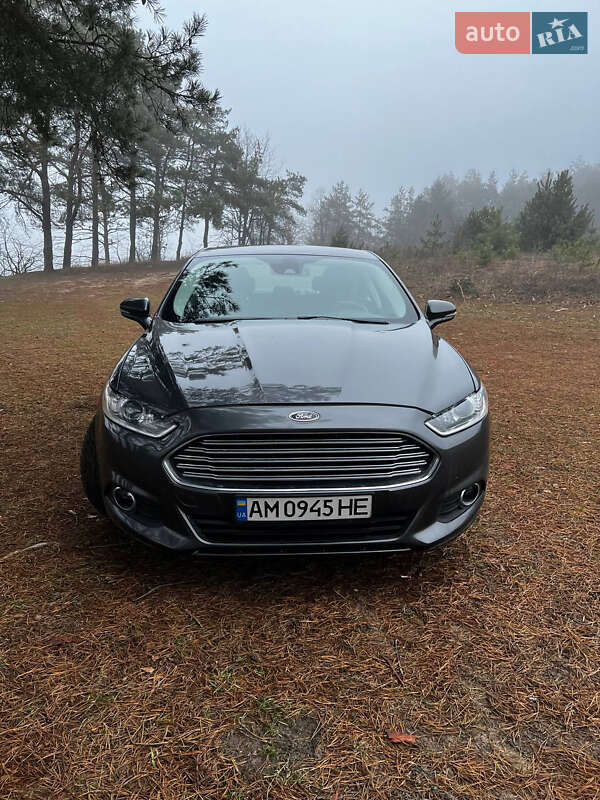 Седан Ford Fusion 2015 в 