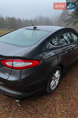 Седан Ford Fusion 2015 в 