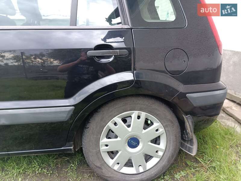 Хэтчбек Ford Fusion 2005 в Галиче