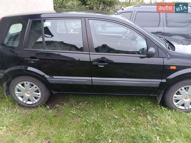 Хэтчбек Ford Fusion 2005 в Галиче