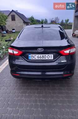 Седан Ford Fusion 2013 в 