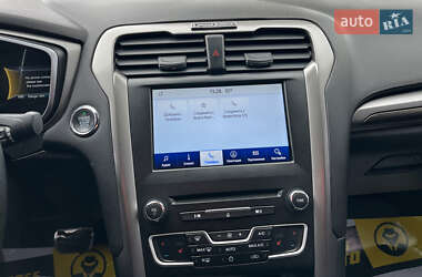 Седан Ford Fusion 2018 в 