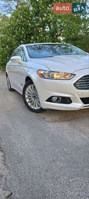 Седан Ford Fusion 2013 в 