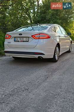 Седан Ford Fusion 2013 в 
