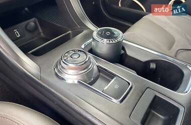 Седан Ford Fusion 2017 в 