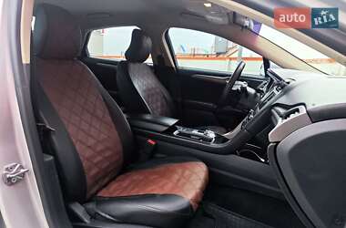 Седан Ford Fusion 2017 в 