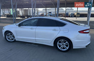 Седан Ford Fusion 2015 в 