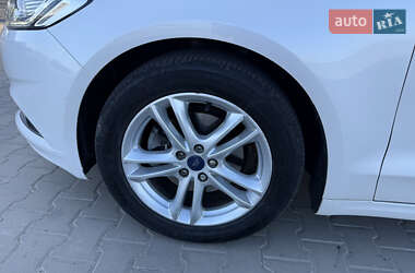 Седан Ford Fusion 2015 в 