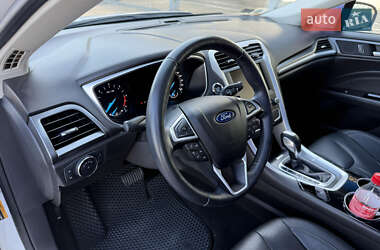 Седан Ford Fusion 2015 в 