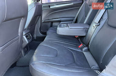 Седан Ford Fusion 2015 в 