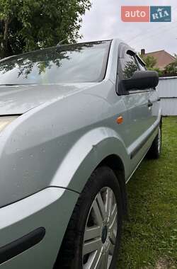Хэтчбек Ford Fusion 2002 в 