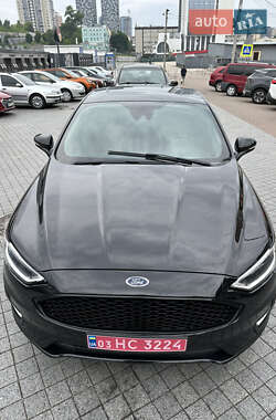 Седан Ford Fusion 2020 в Вараше