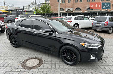 Седан Ford Fusion 2020 в 