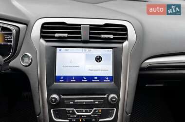 Седан Ford Fusion 2017 в 