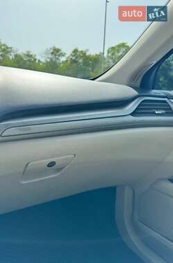 Седан Ford Fusion 2017 в 